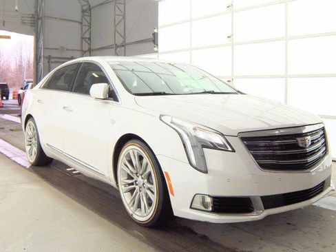 Used 2018 Cadillac XTS Luxury image 2