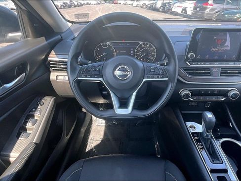 Used 2024 Nissan Altima 2.5 SV AWD/4WD image 5