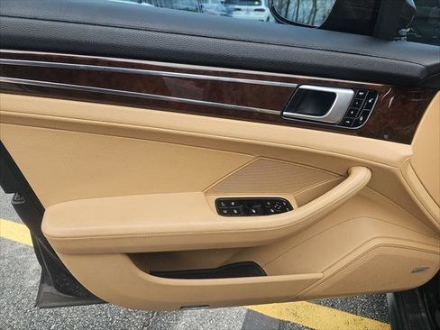 Used 2018 Porsche Panamera 4 image 21