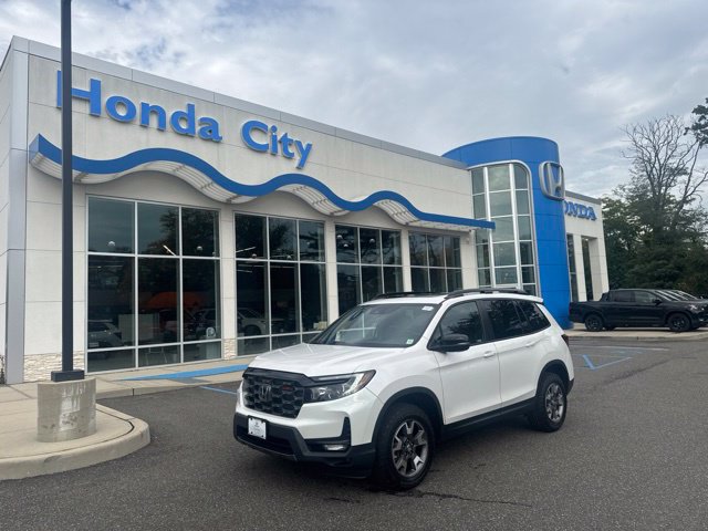 Used 2023 Honda Passport TrailSport image 2