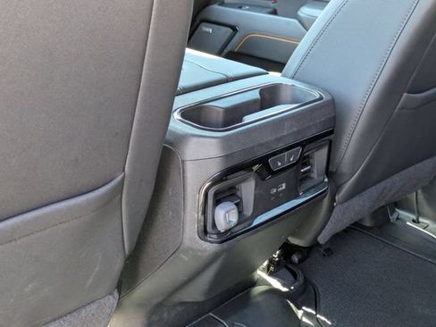 Certified 2022 GMC Sierra 1500 AT4 w/ AT4 Premium Package AWD/4WD image 31