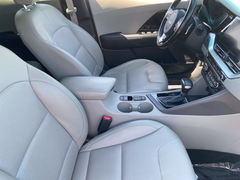 Used 2022 Kia Niro EX Premium FWD image 10