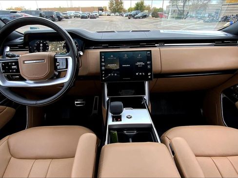 New 2025 Land Rover Range Rover Long Wheelbase SE image 5