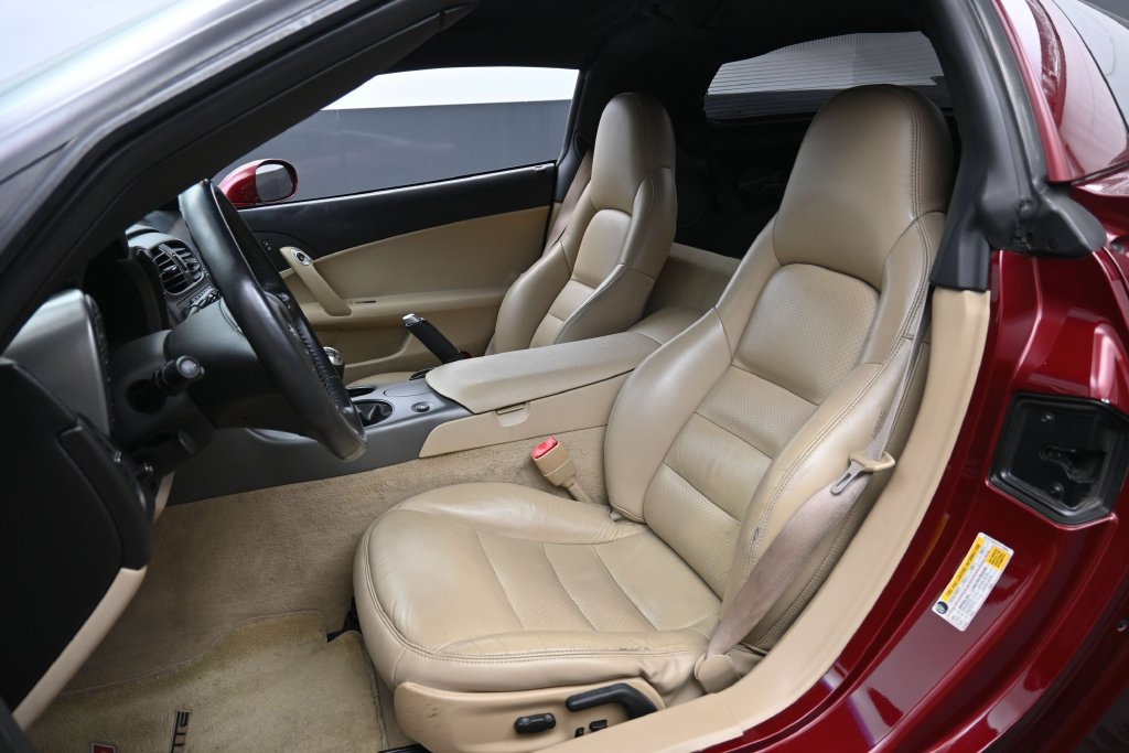 Used 2007 Chevrolet Corvette Coupe w/ Preferred Equipment Group RWD image 17