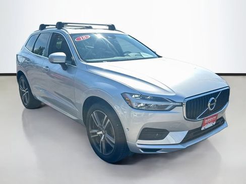 Used 2018 Volvo XC60 T5 Momentum w/ Vision Package AWD/4WD image 3