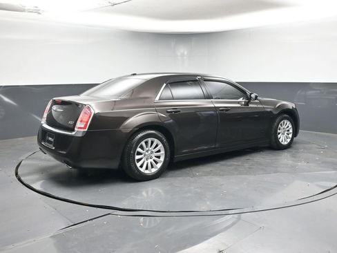 Used 2013 Chrysler 300 image 5