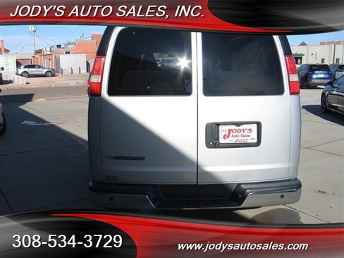 Used 2017 Chevrolet Express 3500 LT w/ LT Preferred Equipment Group image 29