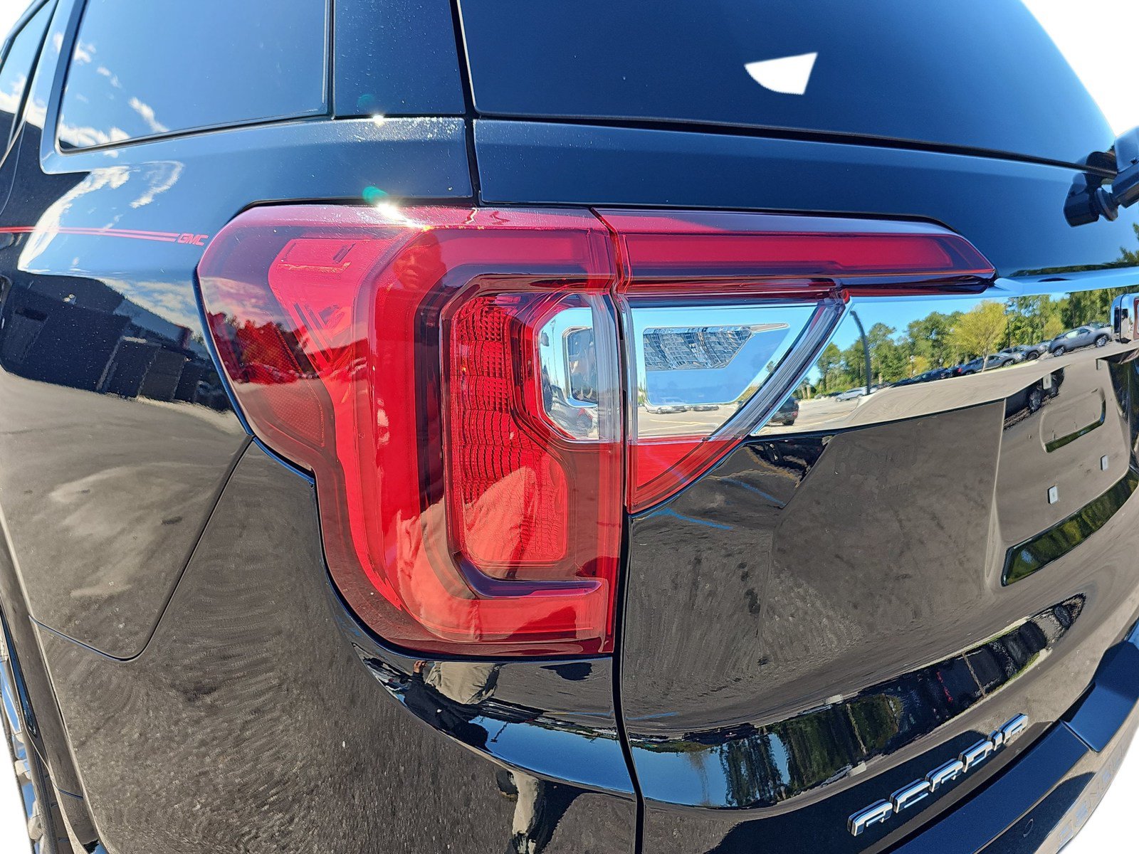 Used 2023 GMC Acadia Denali w/ Denali Ultimate Package FWD image 32