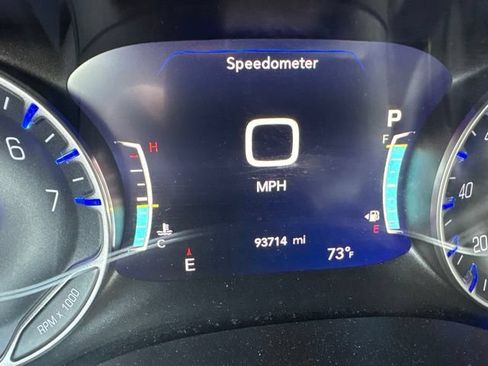 Used 2019 Chrysler Pacifica Limited w/ Advanced Safetytec Group FWD image 3