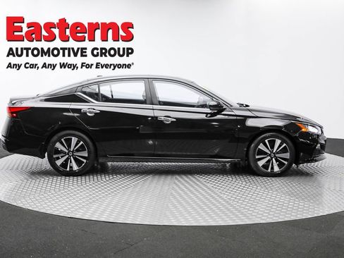 Used 2021 Nissan Altima 2.5 SV w/ SV Premium Package FWD image 4