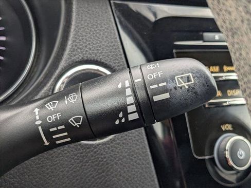 Used 2015 Nissan Rogue SV FWD image 7