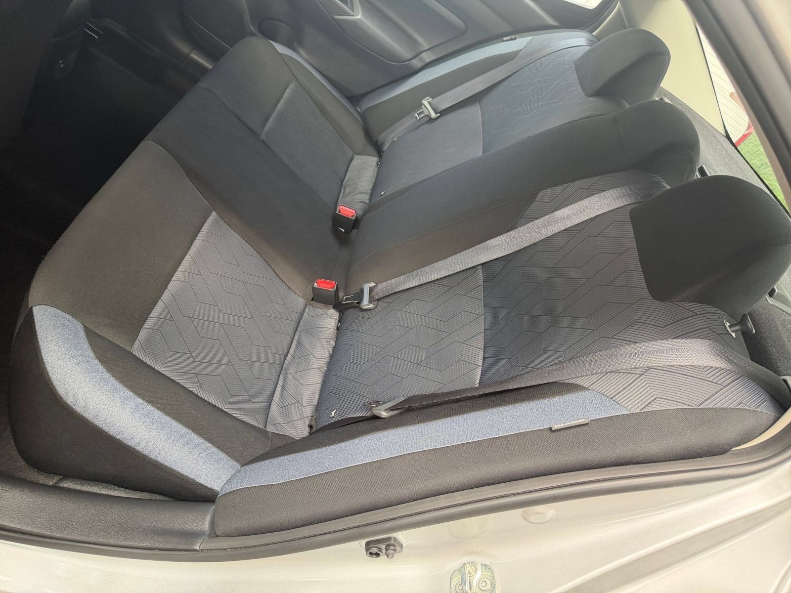 Used 2025 Nissan Versa SV FWD image 34