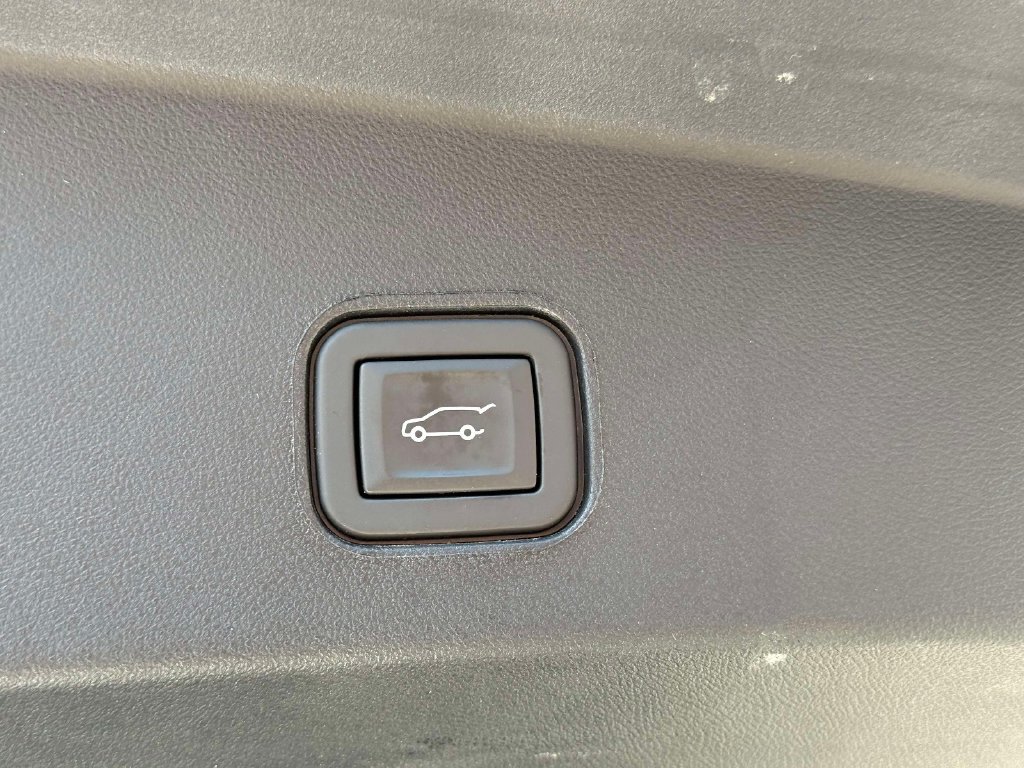 Certified 2024 Cadillac Lyriq Luxury AWD/4WD image 18