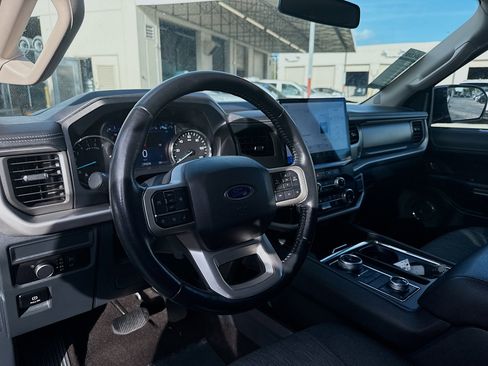 Used 2022 Ford Expedition XLT image 7