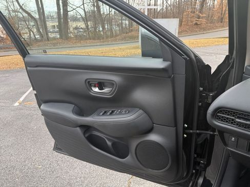 Used 2025 Honda HR-V LX image 20