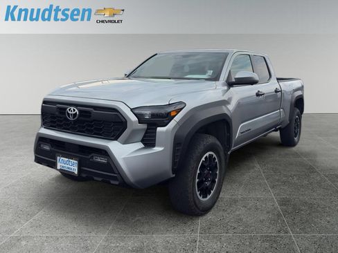 Used 2024 Toyota Tacoma TRD Off-Road w/ TRD Off Road Premium Package AWD/4WD image 3