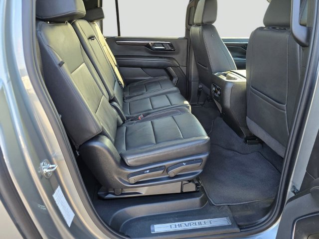 Used 2025 Chevrolet Suburban Z71 AWD/4WD image 14