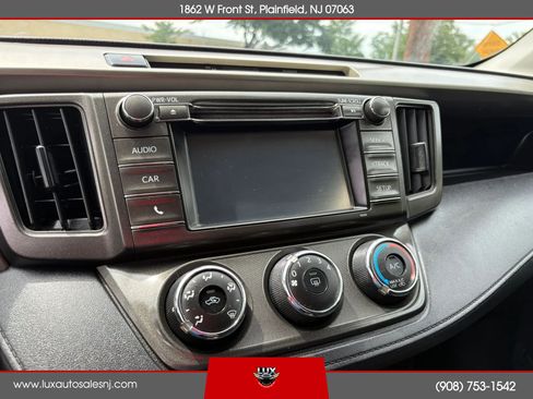 Used 2014 Toyota RAV4 LE AWD/4WD image 18