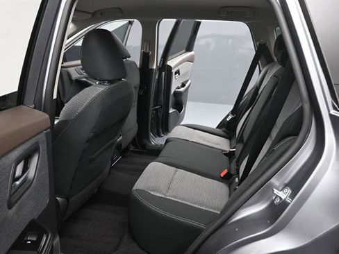 Used 2021 Nissan Rogue SV FWD image 15