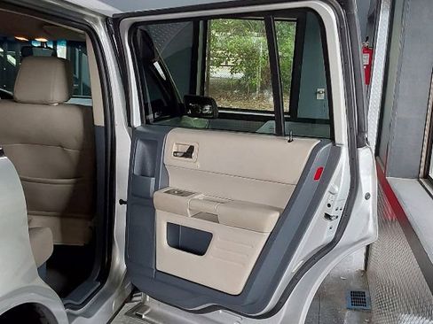 Used 2009 Ford Flex SE FWD image 15