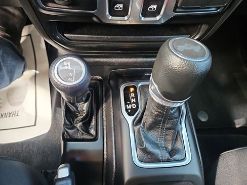 Used 2022 Jeep Wrangler Sport image 31