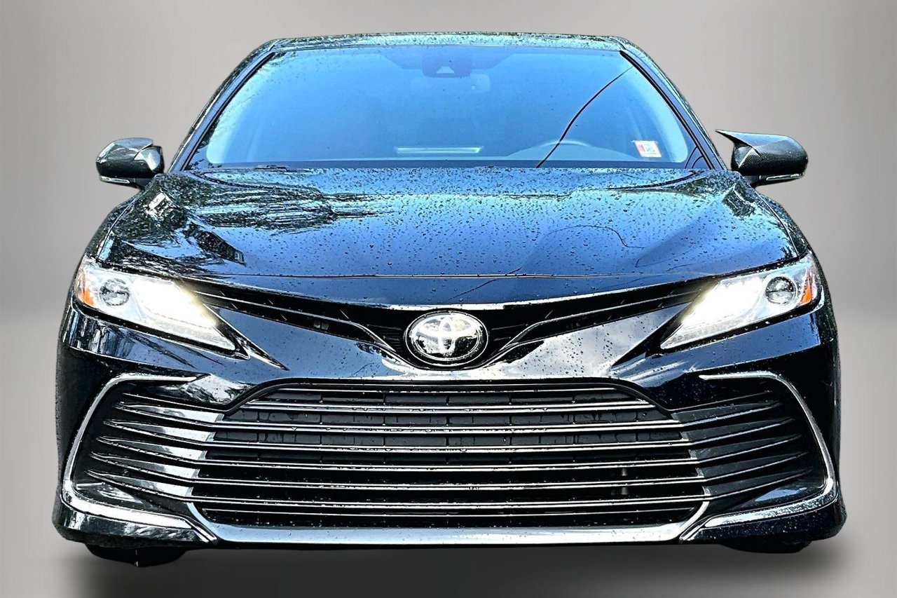 Used 2024 Toyota Camry XLE FWD image 3