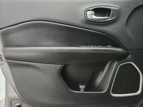 Used 2018 Jeep Compass Latitude AWD/4WD image 48