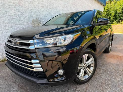 Used 2018 Toyota Highlander Limited FWD image 2