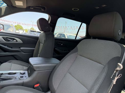 Certified 2023 Chevrolet Traverse LT FWD image 9
