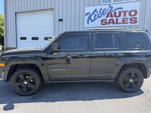 Used 2017 Jeep Patriot Latitude AWD/4WD image 10