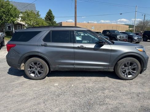 Used 2024 Ford Explorer XLT w/ Equipment Group 202A AWD/4WD image 5