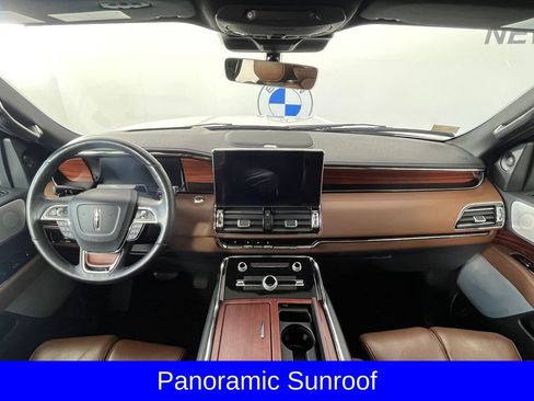 Used 2023 Lincoln Navigator Reserve AWD/4WD image 3