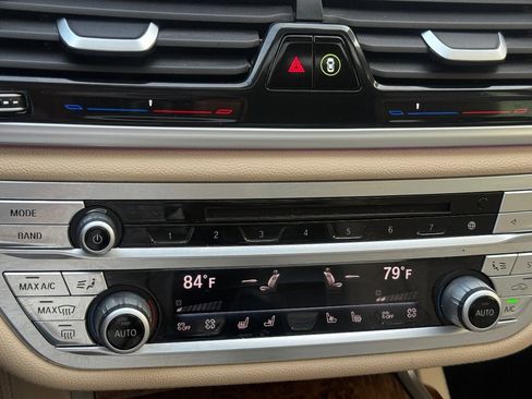 Used 2018 BMW 750i xDrive image 31