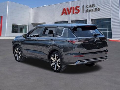 Used 2025 Mitsubishi Outlander SE FWD image 9