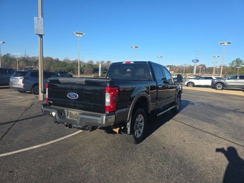 Used 2018 Ford F250 Lariat w/ Chrome Package image 3