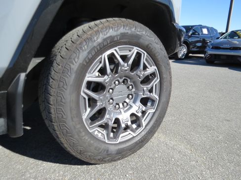 Used 2025 GMC Hummer EV 3X image 10