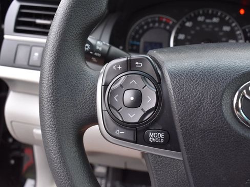 Used 2014 Toyota Camry LE image 15