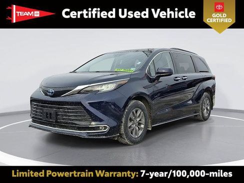 Certified 2023 Toyota Sienna XLE image 1