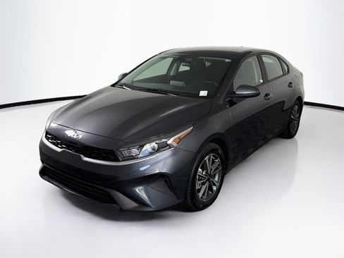 Used 2024 Kia Forte LXS FWD image 3