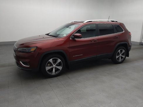 Used 2019 Jeep Cherokee Limited w/ Luxury Group FWD image 2