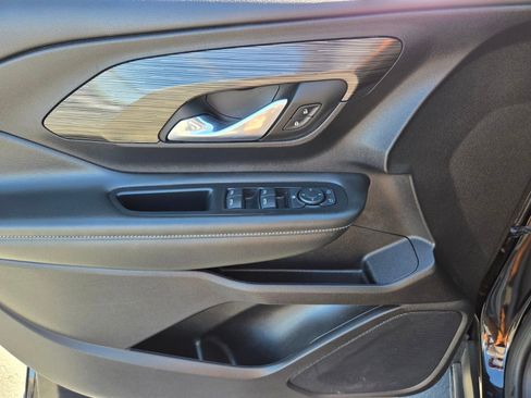 Used 2024 GMC Terrain SLE image 17