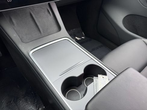 Used 2023 Tesla Model Y AWD image 30