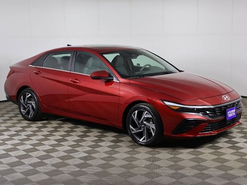 Certified 2024 Hyundai Elantra SEL w/ Convenience Package image 2