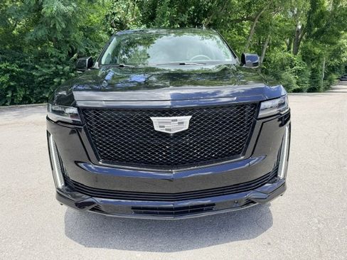Used 2021 Cadillac Escalade ESV Sport Platinum AWD/4WD image 2