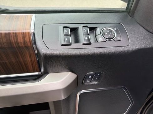 Used 2015 Ford F150 Lariat w/ Equipment Group 502A Luxury AWD/4WD image 15