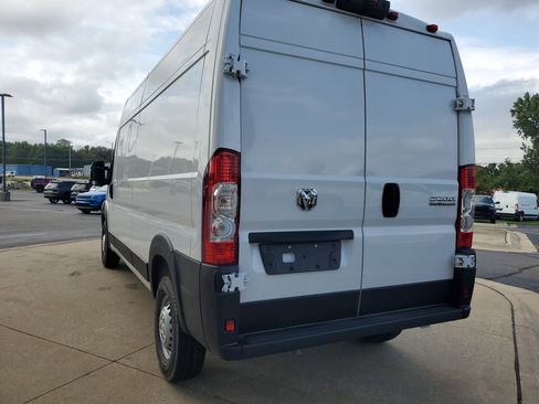 Used 2025 RAM ProMaster 2500 w/ Convenience Group image 3
