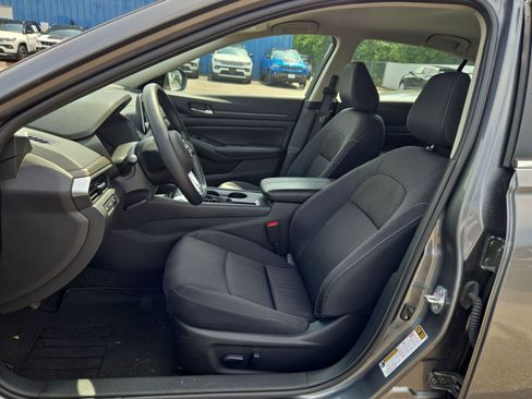 Used 2025 Nissan Altima 2.5 SV FWD image 6