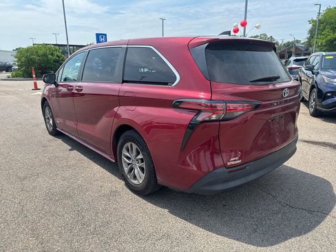 Used 2021 Toyota Sienna LE AWD/4WD image 5