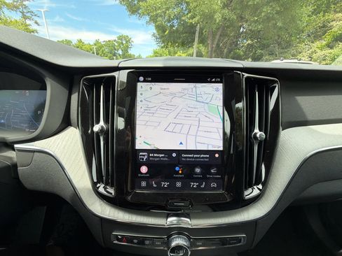 Certified 2025 Volvo XC60 B5 Plus AWD/4WD image 31