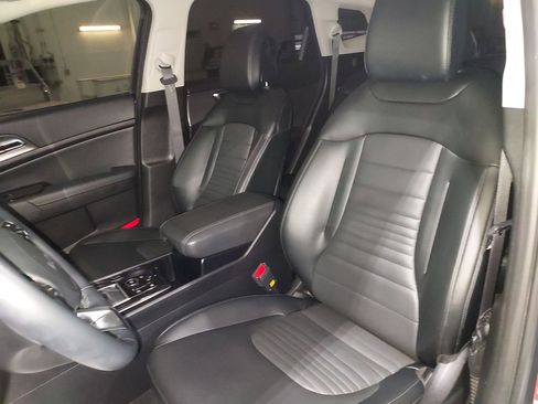 Used 2025 Kia Sportage SX image 17